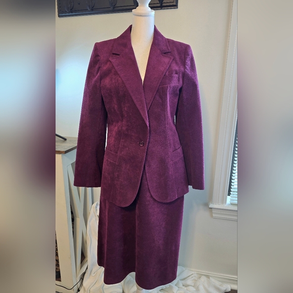 Count Romi Ltd Dresses & Skirts - Count Romi Ltd Ultra Suede Fabric Single Breasted Suit Women's Size 12